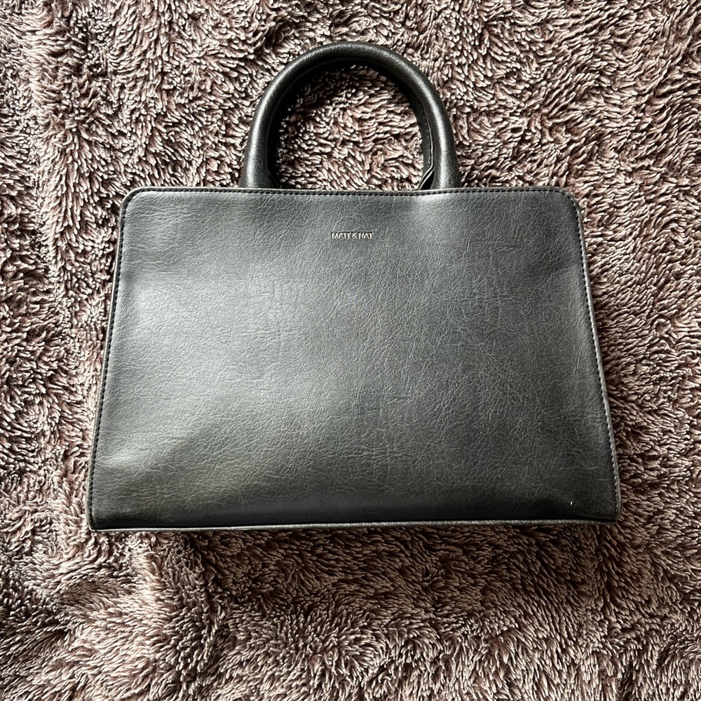 Structured Matt & Nat Satchel, with cross-body strap.